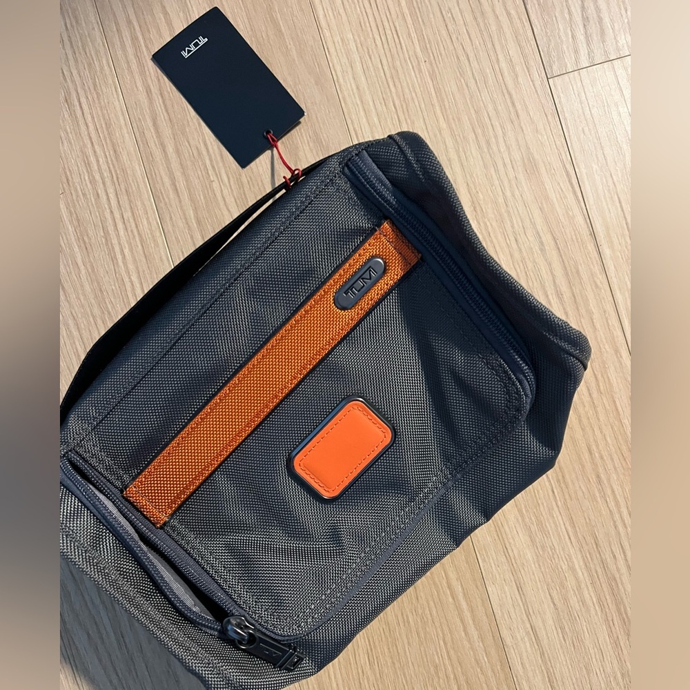 Men’s Tumi Dopp Kit, NWT